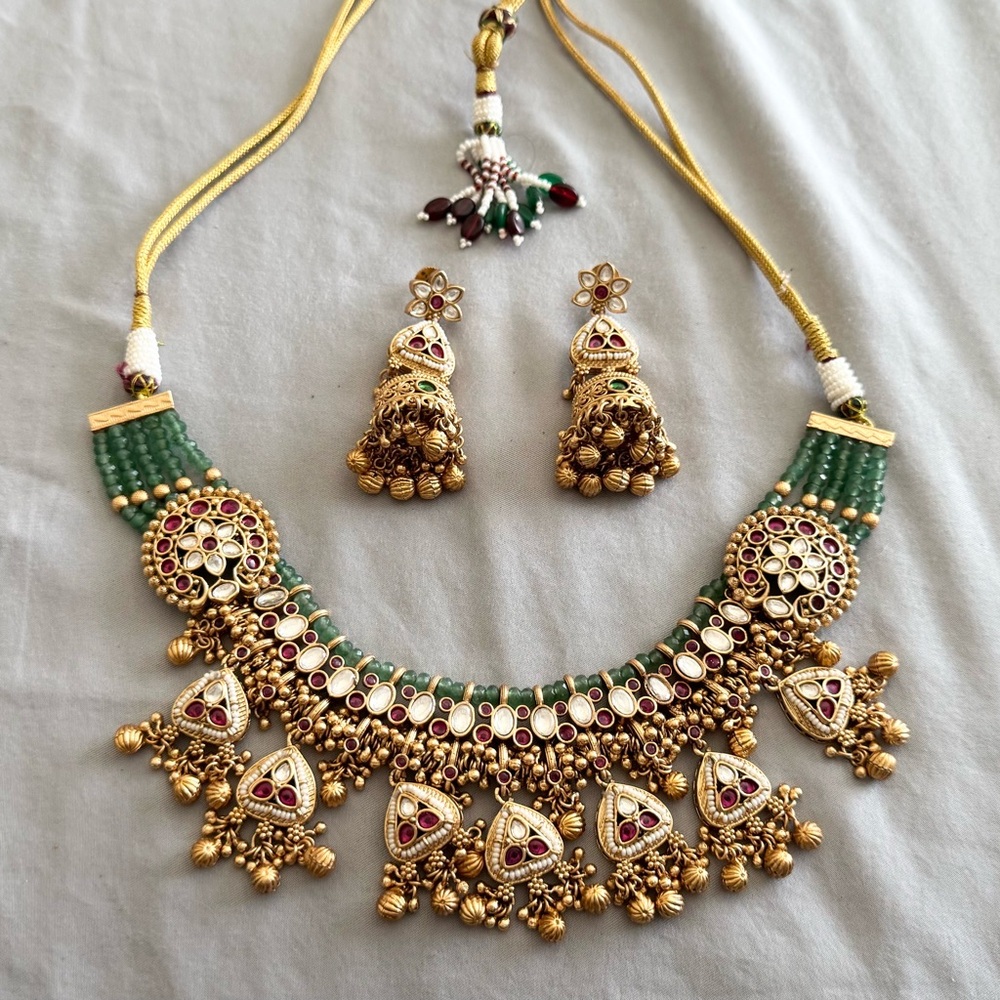 Elegant Gold and Green Necklace Set